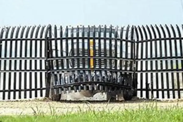 A fence with a bunch of black and white fencing